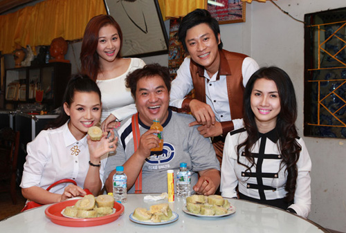 Trò cưng Mr Đàm tích cực đi từ thiện - 18