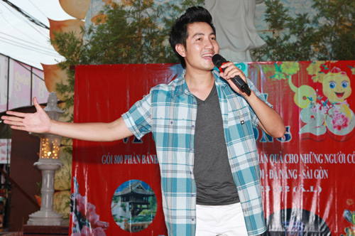 Trò cưng Mr Đàm tích cực đi từ thiện - 13