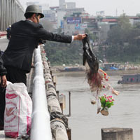 Tin tức trong ngày - Đẹp và chưa đẹp trong ngày tiễn ông Táo