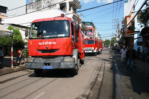 8 căn nhà cháy rụi vì... tiễn ông Táo - 5