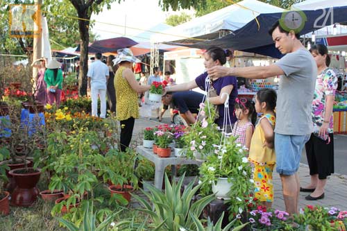 Hoa tết đổ bộ vào TP.HCM - 10