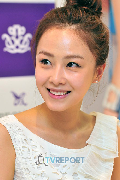 "Tình địch" xinh đẹp của Kim Tae Hee - 1