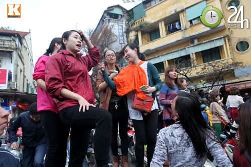 Fan Việt "cào xé, nắm tóc" sao Hàn - 14