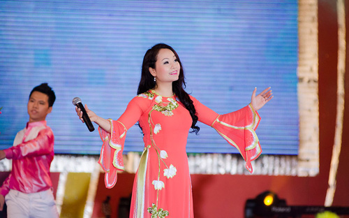 NSƯT Khánh Hòa gây xúc động - 2