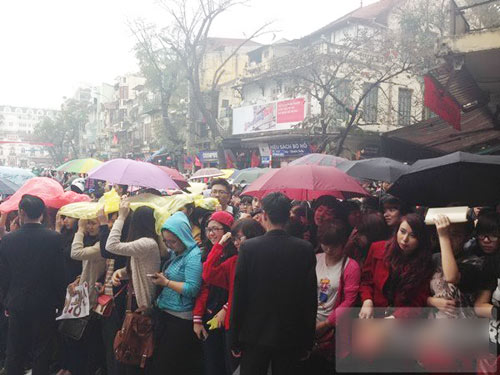 Fan Việt "cào xé, nắm tóc" sao Hàn - 6