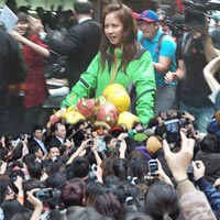 Hậu trường phim - Fan Việt "cào xé, nắm tóc" sao Hàn