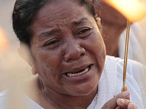 Nước mắt tại lễ hỏa thiêu cựu vương Sihanouk - 1