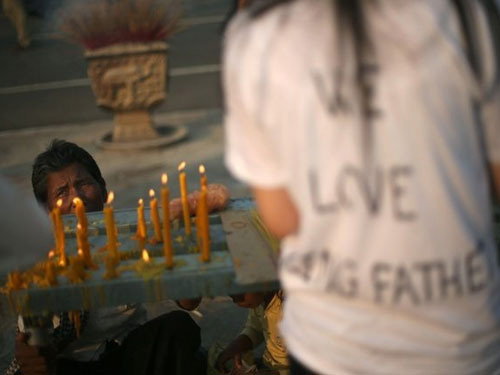 Nước mắt tại lễ hỏa thiêu cựu vương Sihanouk - 2