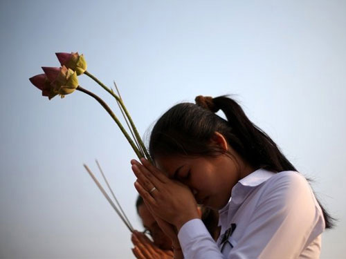 Nước mắt tại lễ hỏa thiêu cựu vương Sihanouk - 5