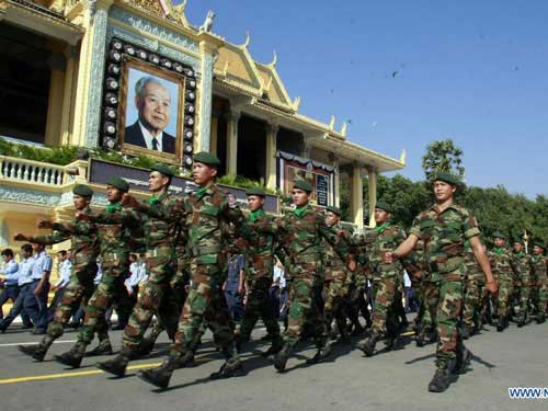 Nước mắt tại lễ hỏa thiêu cựu vương Sihanouk - 7