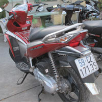 Cảnh giác - Dùng gậy đánh phụ nữ, cướp xe tay ga