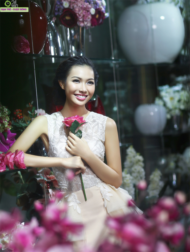 Vẻ đẹp cuốn hút của Hoa khôi Bích Khanh 

Nụ cười tỏa nắng của Miss Teen Bích Khanh
Theo chân Bích Khanh lên thư viện học bài 
Vẻ đẹp tinh khôi của Miss Teen Bích Khanh 