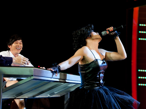 Chàng Tây nhái Hà Hồ quá hoàn hảo - 9