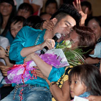 Ca nhạc - MTV - 56  ca sỹ mang Tết vui đến người nghèo