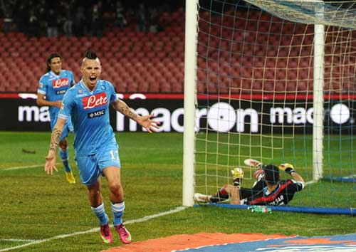 Napoli bám đuổi Juventus: Scudetto, một cuộc đua giả tạo? - 1