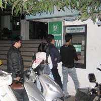 Kinh doanh - Bí quyết bắt máy ATM phải &quot;nhả&quot; tiền