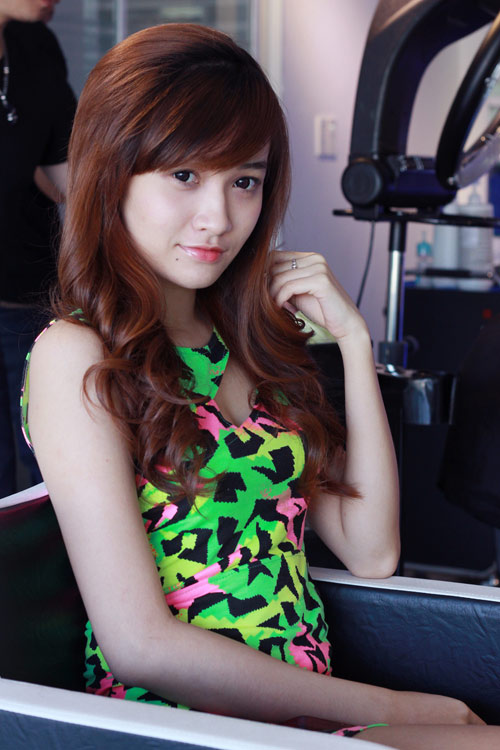 “Bản sao” MC Đan Lê xinh tươi xuống phố - 8