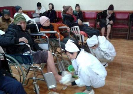 Những phận già bị con bỏ rơi ngày Tết - 2