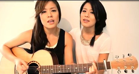2 cô gái "cover" Gangnam Style gây sốt - 1