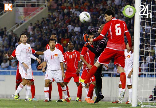 Việt Nam thua UAE: "Tướng" Phúc vẫn cười - 11