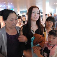 Tin tức trong ngày - Nỗi niềm cô dâu Việt về quê hương ăn Tết