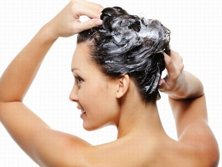 Tai hại vì thói quen gội đầu sai cách - 1