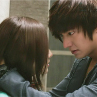  - Nóng người vì màn "khóa môi" thứ 8