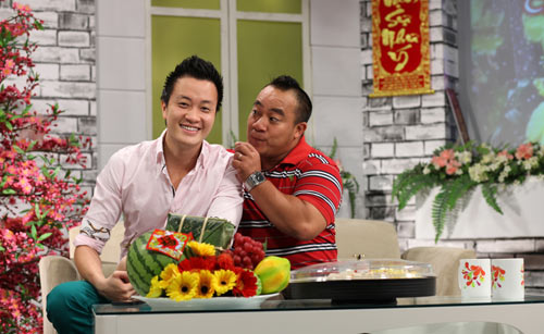 "Hotboy và thằng Cười" quấn quýt bên nhau - 2