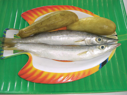 Ngon cơm với cá nhồng kho dưa gang - 1