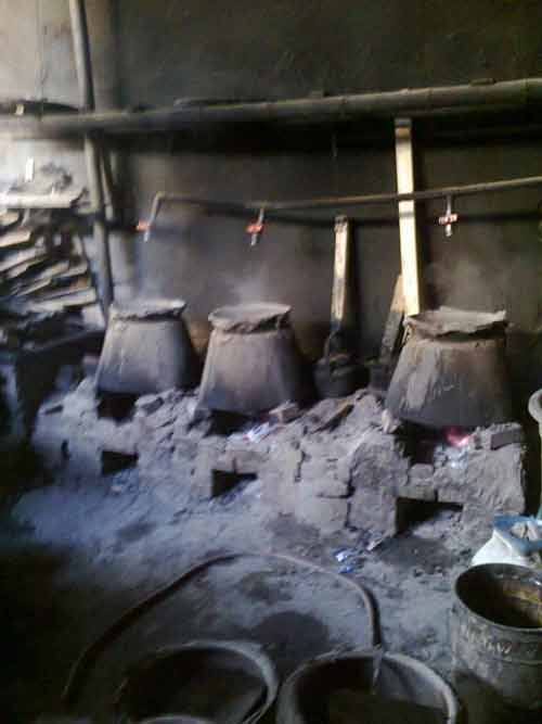 "Quốc lủi" lủi luật xuất hiện ở chợ Tết - 2