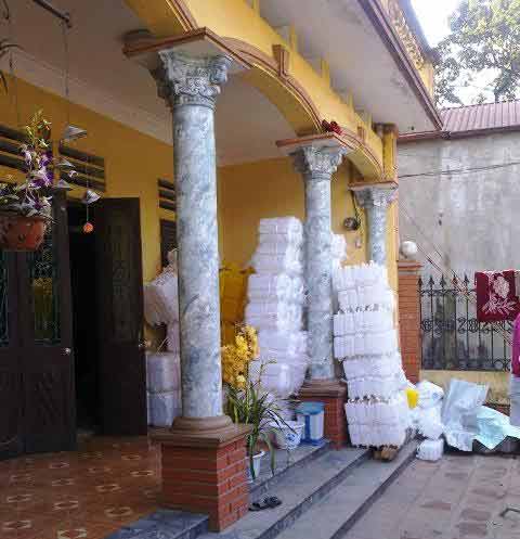 "Quốc lủi" lủi luật xuất hiện ở chợ Tết - 3