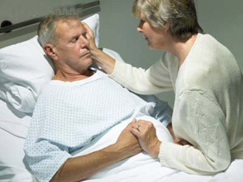 Cấp cứu người cao tuổi: Làm sao cho đúng? - 1