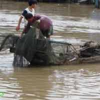 Pháp luật - Xác phụ nữ chết trôi sông chưa rõ tung tích