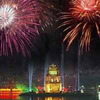 Thị trường - Tiêu dùng - Mất tiền triệu mua chỗ xem bắn pháo hoa