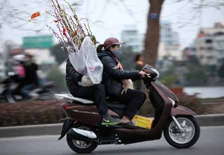 29 tết, người Hà Nội chịu rét đi mua sắm - 9