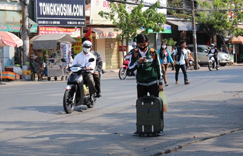 Những người cuối cùng về quê ăn tết - 4