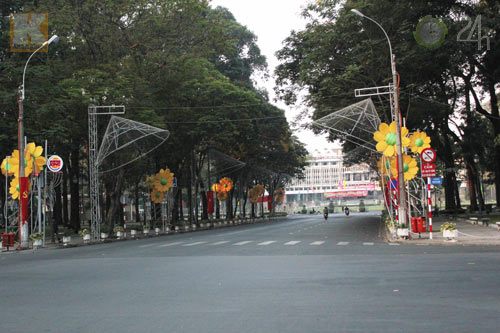 Hà Nội, TP.HCM lạ lẫm ngày đầu xuân - 2