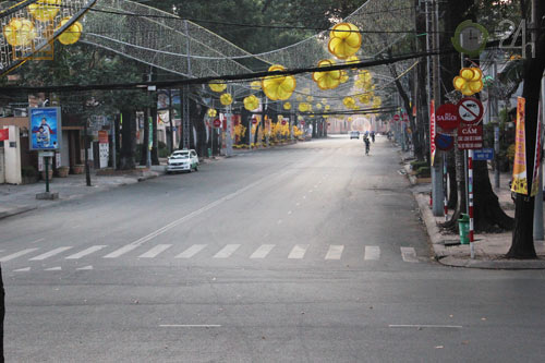 Hà Nội, TP.HCM lạ lẫm ngày đầu xuân - 4