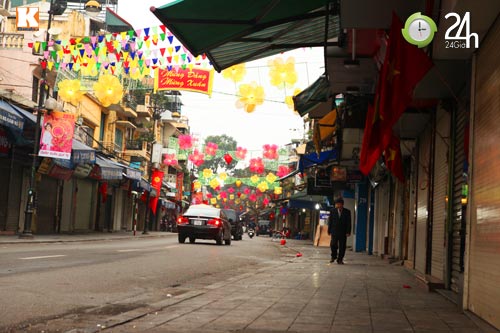 Hà Nội, TP.HCM lạ lẫm ngày đầu xuân - 5