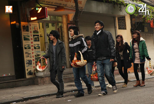 Hà Nội, TP.HCM lạ lẫm ngày đầu xuân - 8