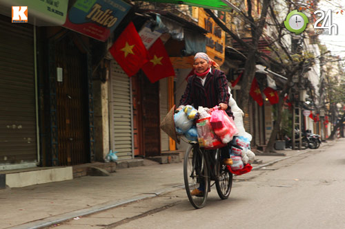 Hà Nội, TP.HCM lạ lẫm ngày đầu xuân - 9