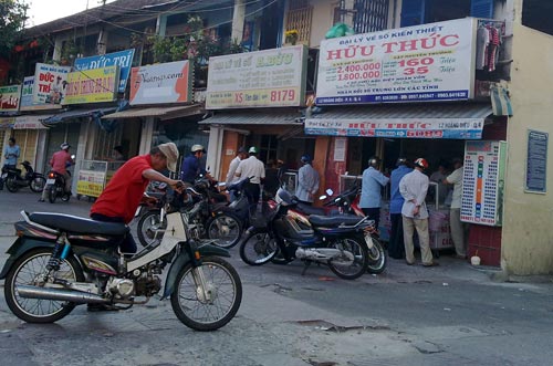 Hà Nội, TP.HCM lạ lẫm ngày đầu xuân - 9
