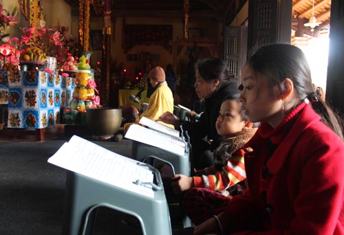 Chùm ảnh người dân đi lễ chùa đầu năm - 6