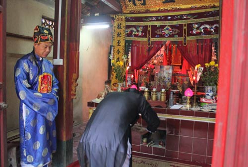 Chùm ảnh người dân đi lễ chùa đầu năm - 3