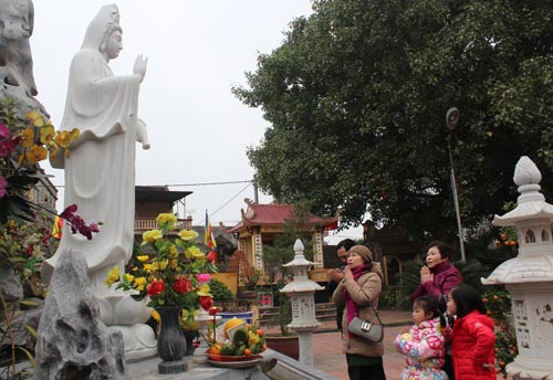 Chùm ảnh người dân đi lễ chùa đầu năm - 7