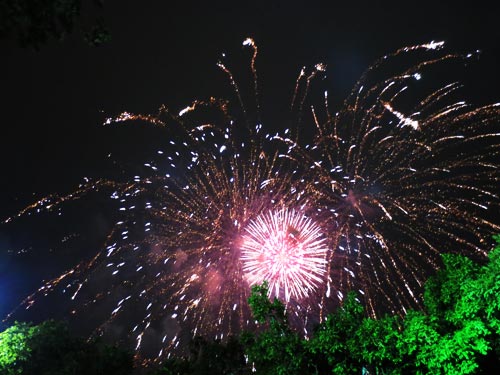 Đêm giao thừa, hồi hộp từng giây - 2