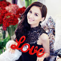 Xu hướng thời trang - Diễm Hương xinh tươi chọn quà Valentine