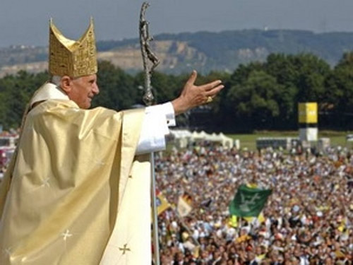 Giáo hoàng ra đi và cơn khủng hoảng ở Vatican - 1