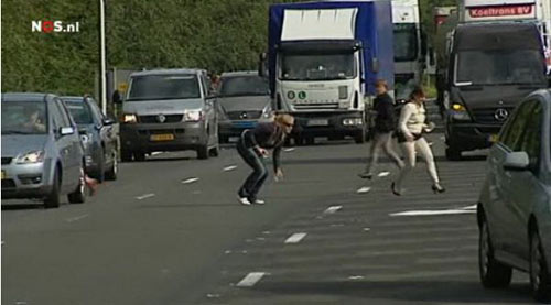 Những vụ náo loạn vì tiền rơi vãi - 2