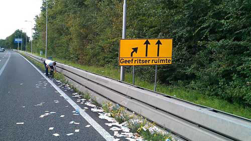 Những vụ náo loạn vì tiền rơi vãi - 1